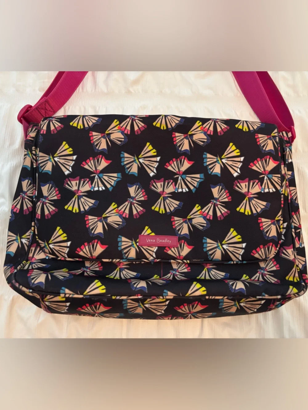 Vera Bradley Lighten Up Essential messenger laptop bag